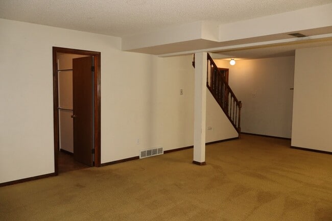 Building Photo - Spacious 4-Bedroom Single Family Home