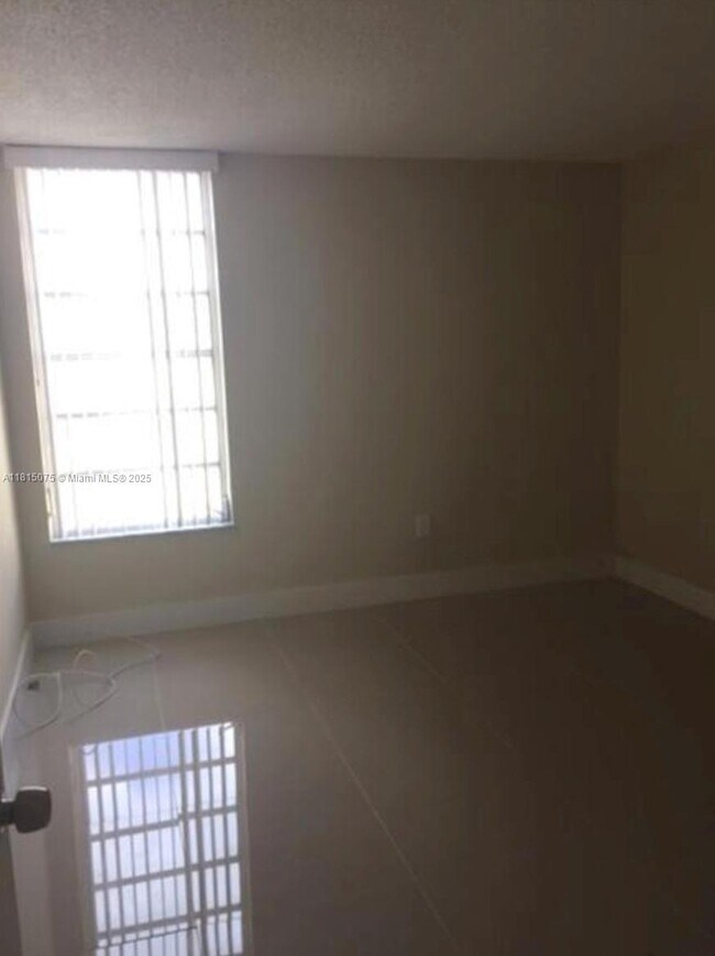 Building Photo - 8810 Fontainebleau Blvd