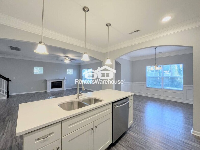 Building Photo - 609 W 29th St