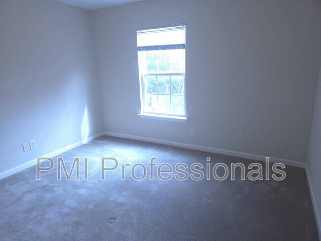 Building Photo - 2305 Keegan Dr