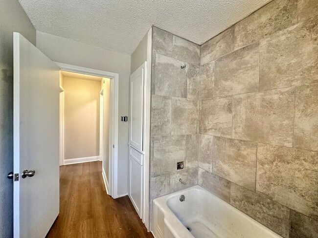Building Photo - Newly Remodeled 4 Bedroom 2 Bath in Tyler!