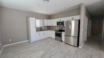 Building Photo - 1334 W Talisman St