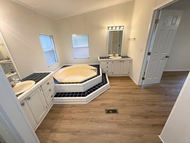 Building Photo - LEASING NOW FOR IMMEDIATE MOVE IN!