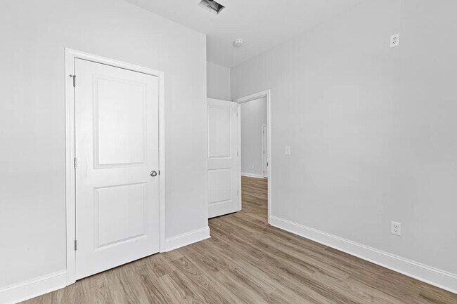 Building Photo - 217 Lenox Cir