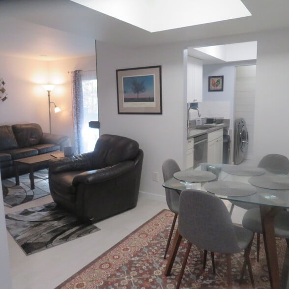 Building Photo - 7270 Huntsmen Cir