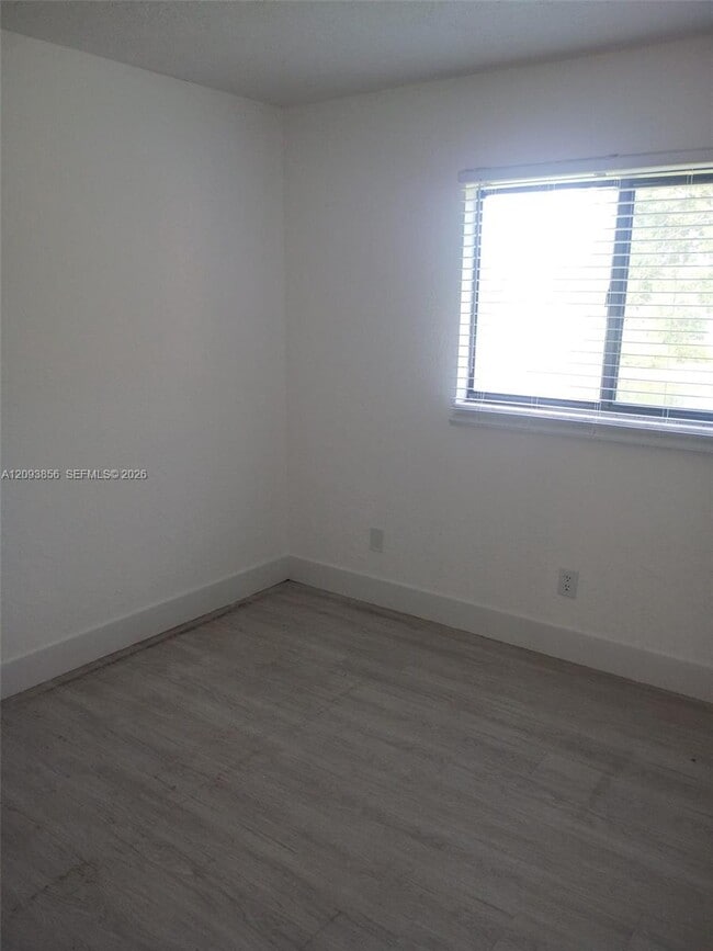 Building Photo - 1608 University Ln