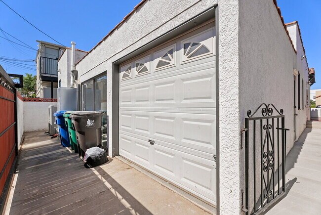 Building Photo - 76 Roycroft Ave