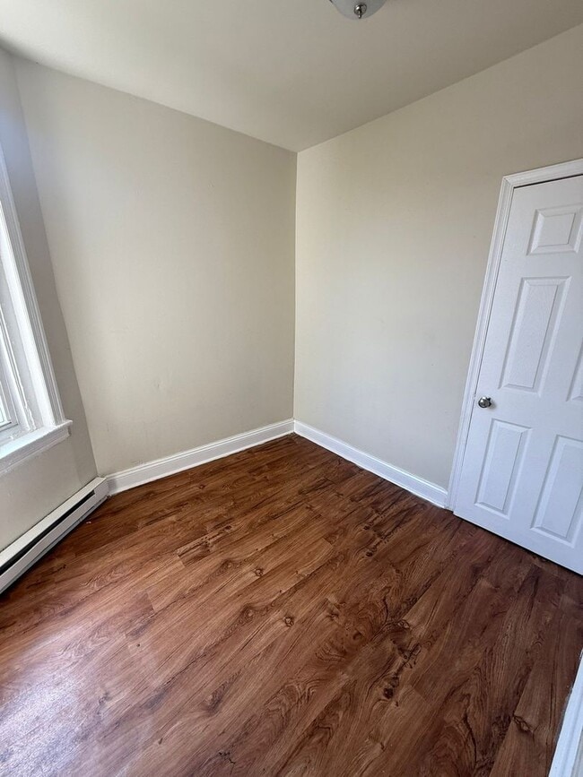 Building Photo - 3 BED 1.5 BATH HOME FOR RENT.