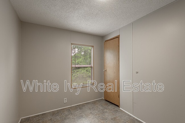 Building Photo - 1345 FM 405