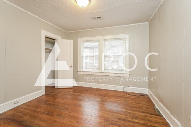 Building Photo - 305 Burtner St