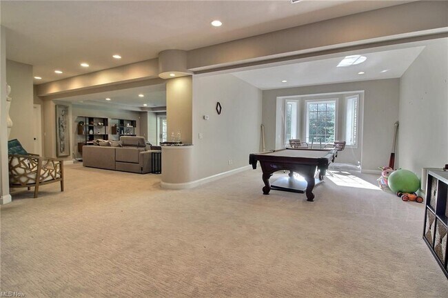 Building Photo - 40 Hamlet Ct