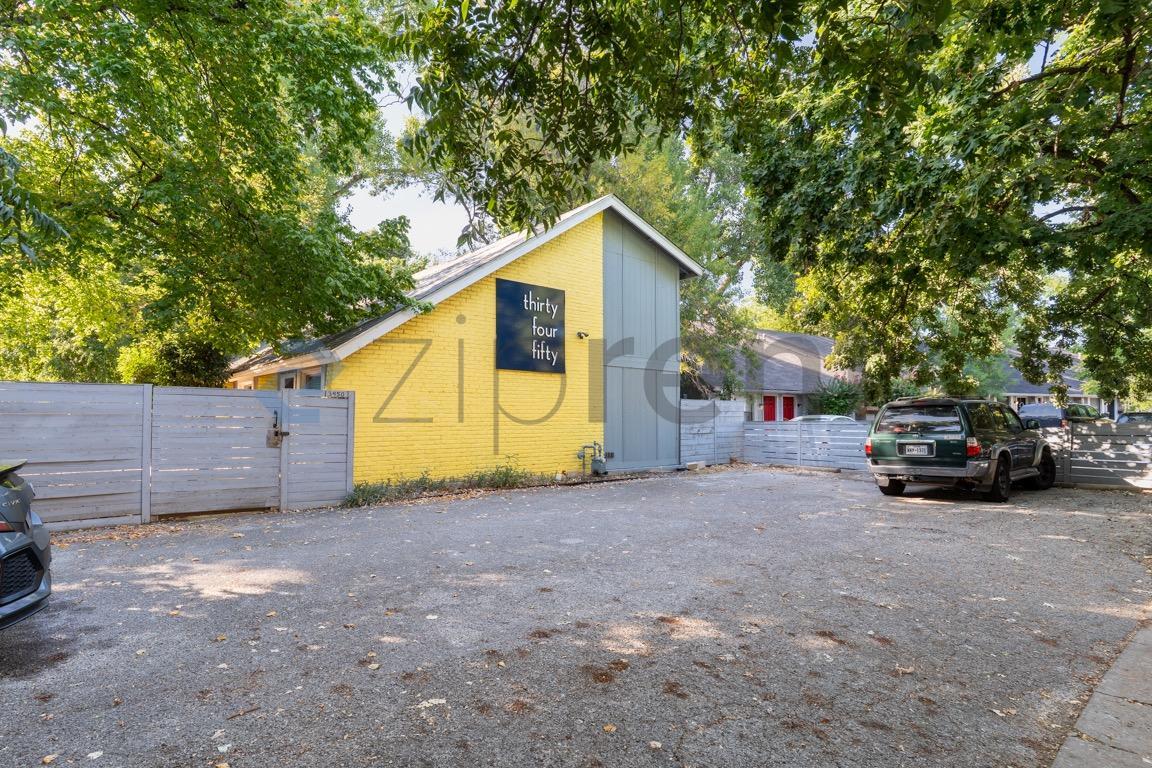 Building Photo - Unit B