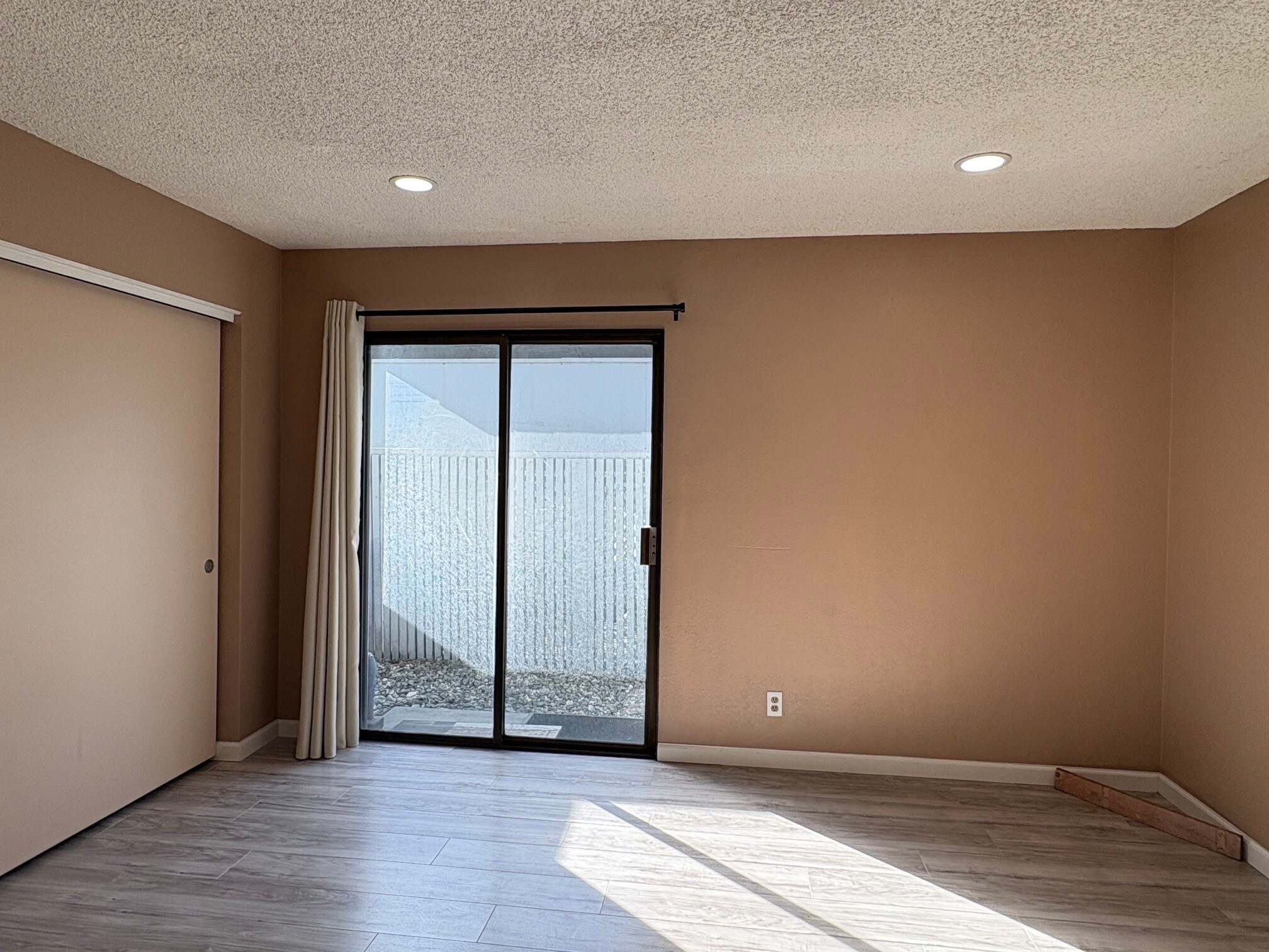 Building Photo - 158 Kern St