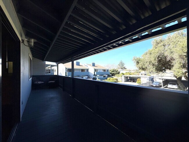 Building Photo - 2343 Fairway Dr