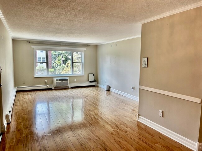 Building Photo - B2 Colonial Dr