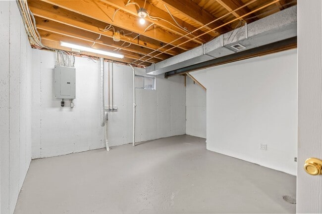 Building Photo - Omar Ct Duplex