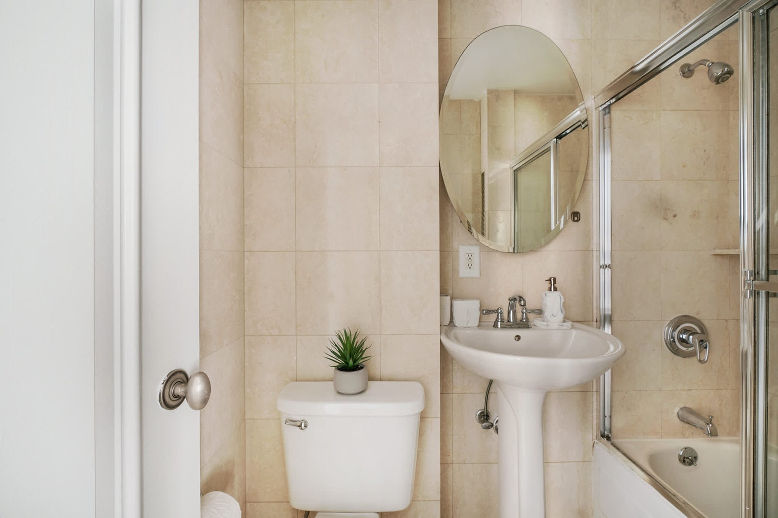 Building Photo - 234 W 73rd St