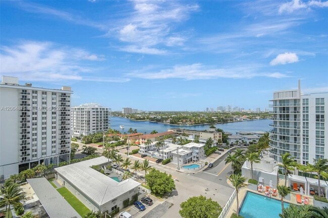Building Photo - 3101 Bayshore Dr