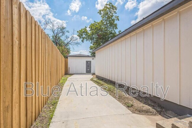 Building Photo - 3544 Valley Ridge Rd