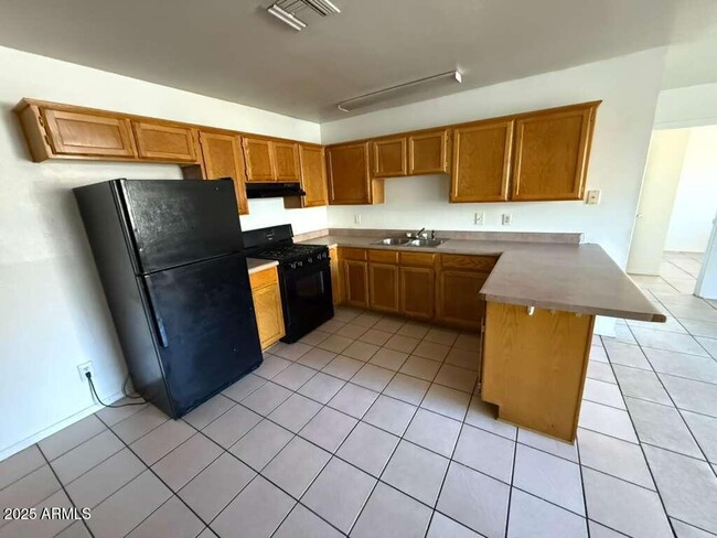 Building Photo - 712 E 17th St