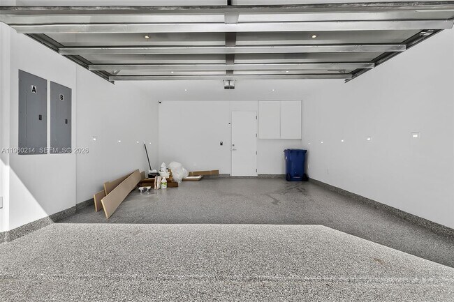 Building Photo - 620 Solar Isle Dr