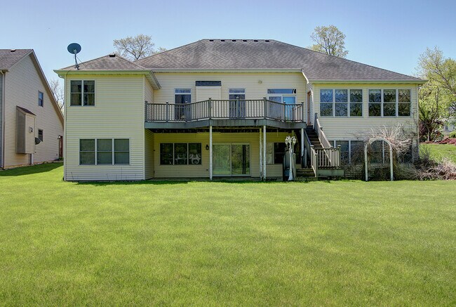 Building Photo - 403 E Main St