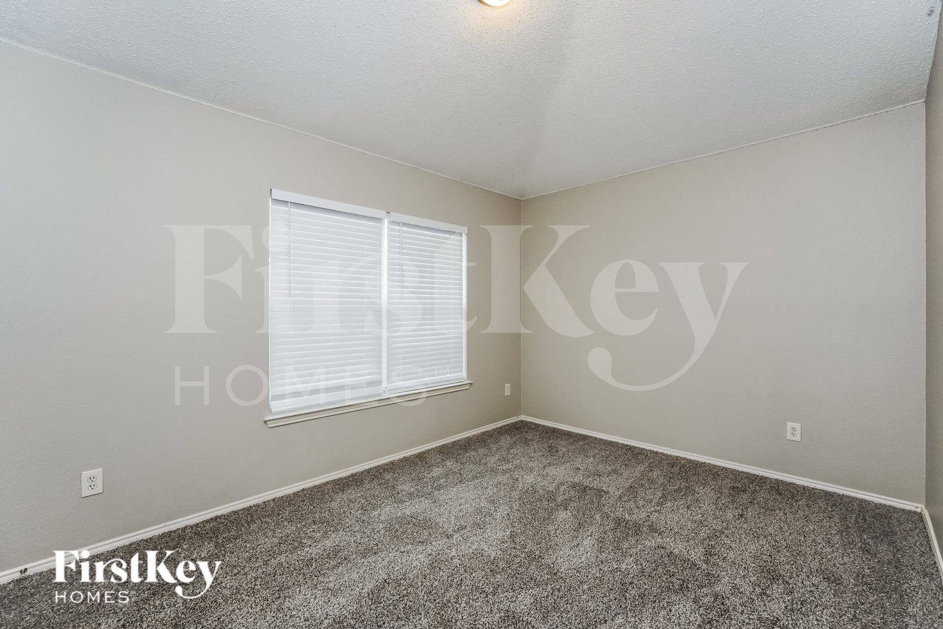 Building Photo - 7401 Snow Ridge Dr