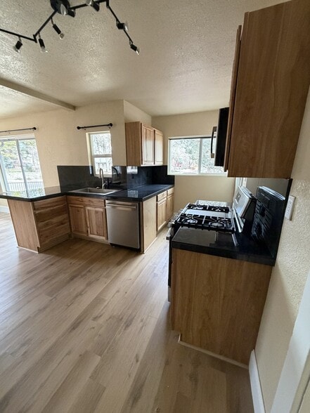 Building Photo - 703 Country Club Dr