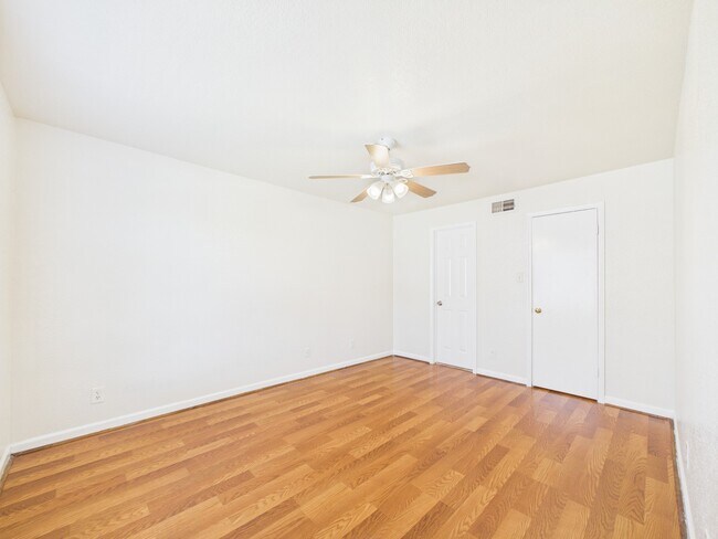 Building Photo - 9700 Leawood Blvd