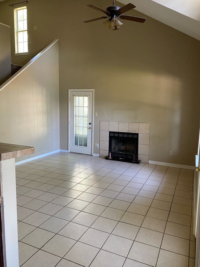 Building Photo - 208 Standifer Ave