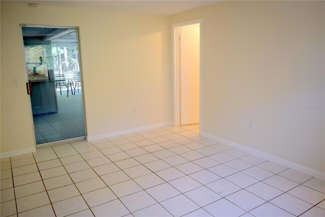 Building Photo - 1639 Manor Rd