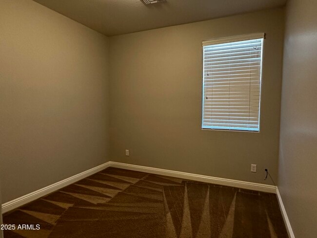 Building Photo - 1686 W Paisley Dr