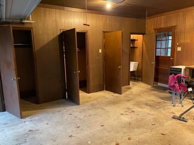 Building Photo - 735 E King St