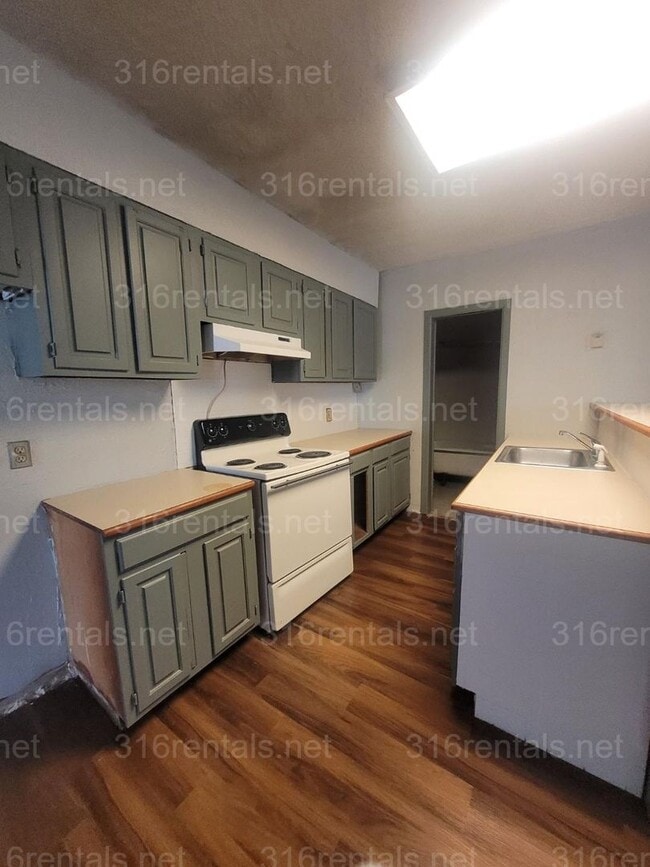 Building Photo - $850 - 2 bed 1 bath - Single Family Home