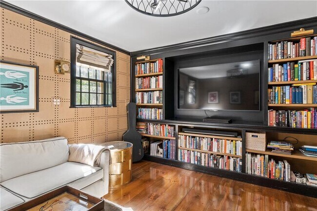 Building Photo - 35 2nd St