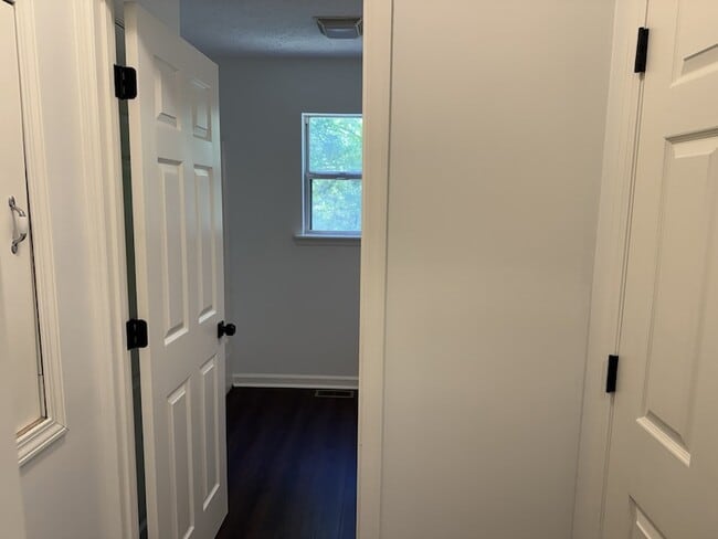 Building Photo - 10125 N Twin Springs Rd