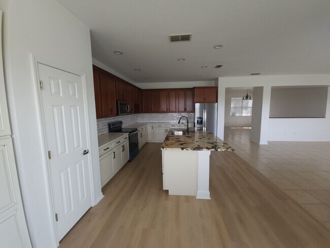 Building Photo - Stunning 4-Bedroom, 2.5-Bathroom Home with...