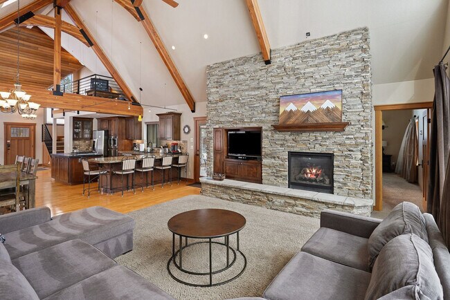 Primary Photo - 8 Mt Baker Ln