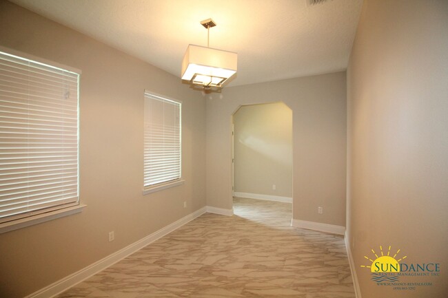 Building Photo - Gorgeous 3 Bedroom Home in Fort Walton Beach