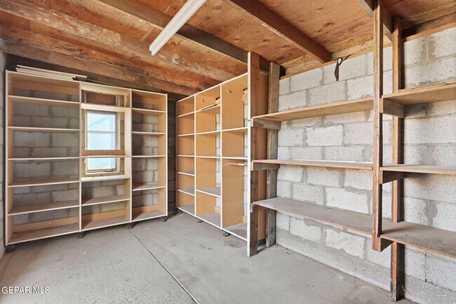 Building Photo - 921 Ash Ln