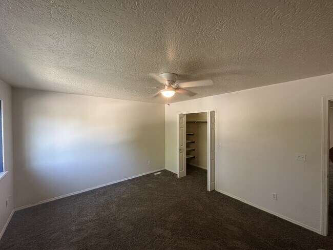 Building Photo - "Spacious 4-Bedroom Gem with 2.5 Bathrooms...