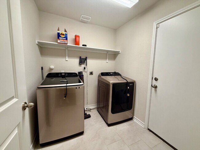 Building Photo - 13512 Boothe Grv