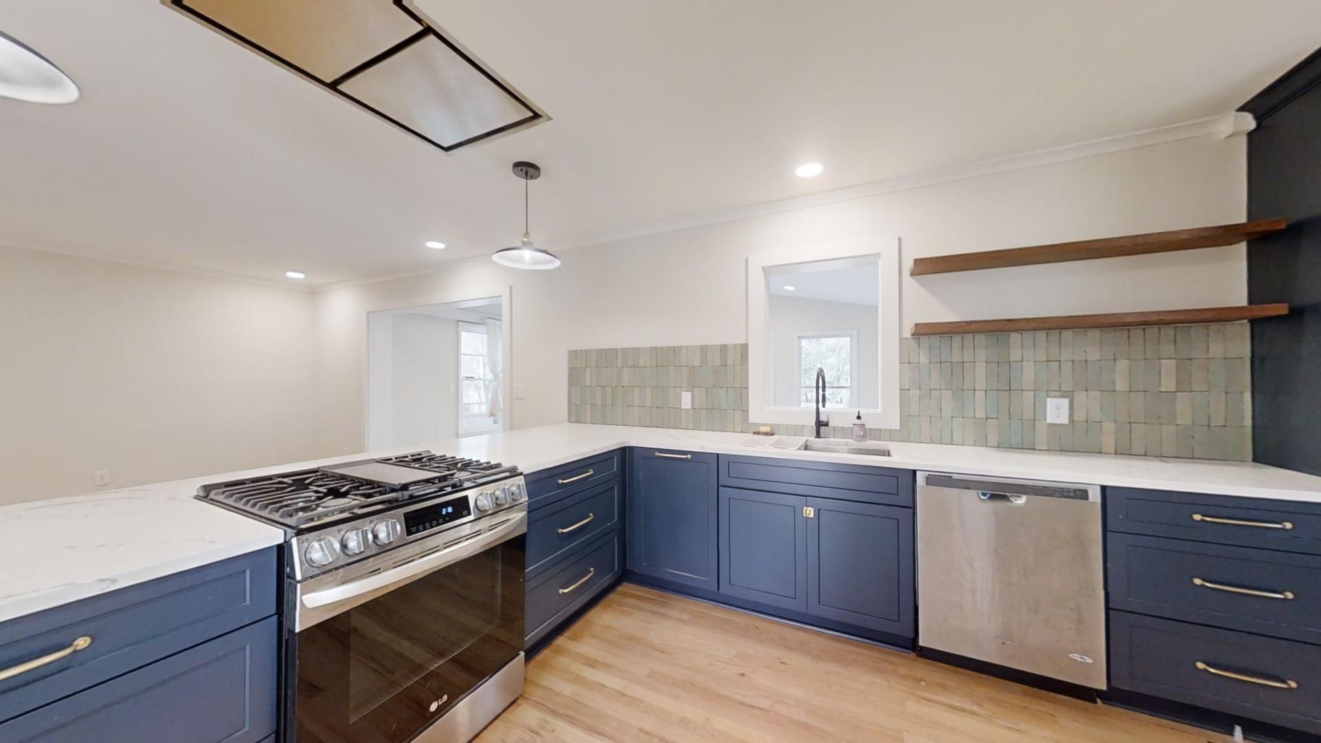 Building Photo - Cute one level home inside the Loop