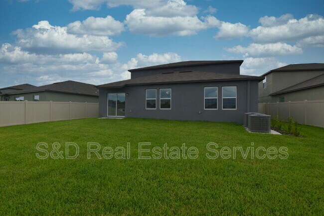 Building Photo - 1855 Red Loop