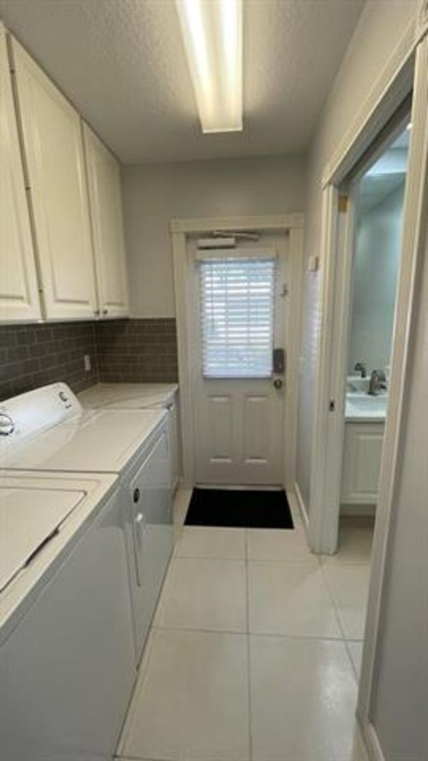 Building Photo - 3264 W Community Dr