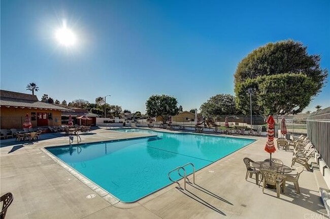 Building Photo - 17751 La Rosa Ln