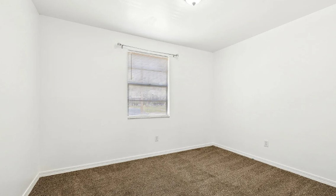 Building Photo - 4 Bentwood Ln