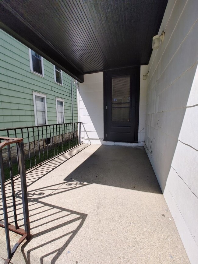 Building Photo - 82 E Maynard Ave