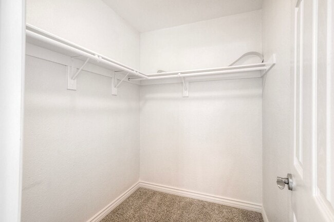 Building Photo - Gated Community - Ready To Go