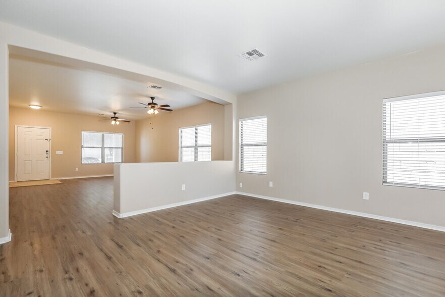 Building Photo - 2924 W Allens Peak Dr